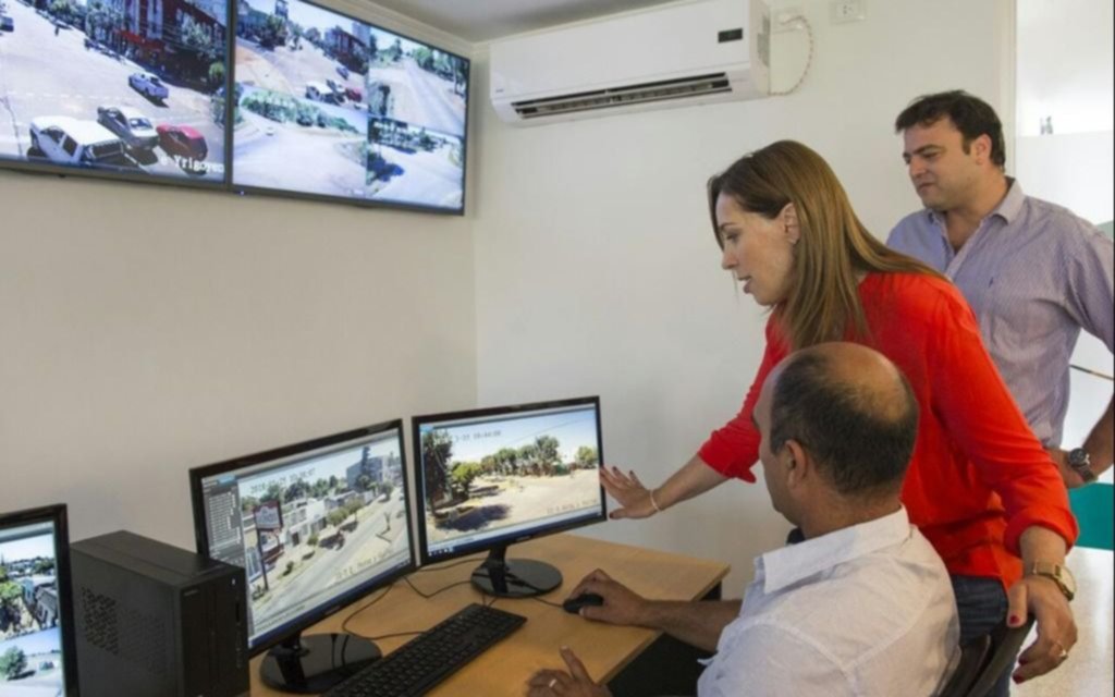 Vidal visitó un centro de monitoreo en 9 de julio y una fábrica en General Viamonte