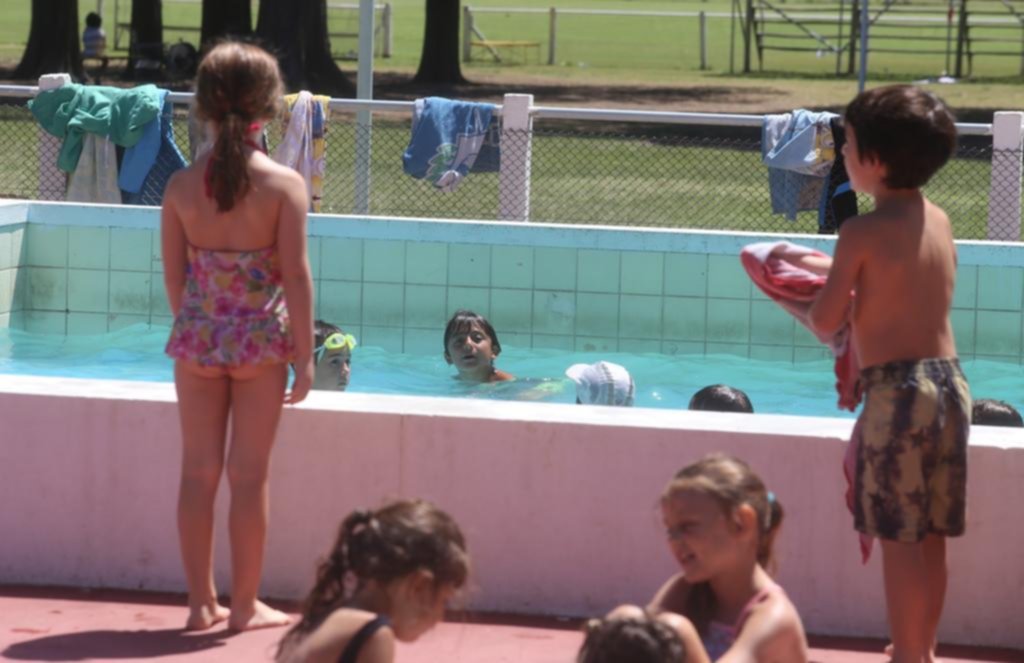 Una tarde de verano en la “pile” del Canario de Gonnet