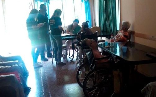 Reubicaron a 19 adultos mayores que sufrían "malos tratos" en un geriátrico de Temperley