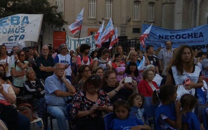 Docentes advierten que no aceptarán 15% y ya asoma una puja de alto voltaje