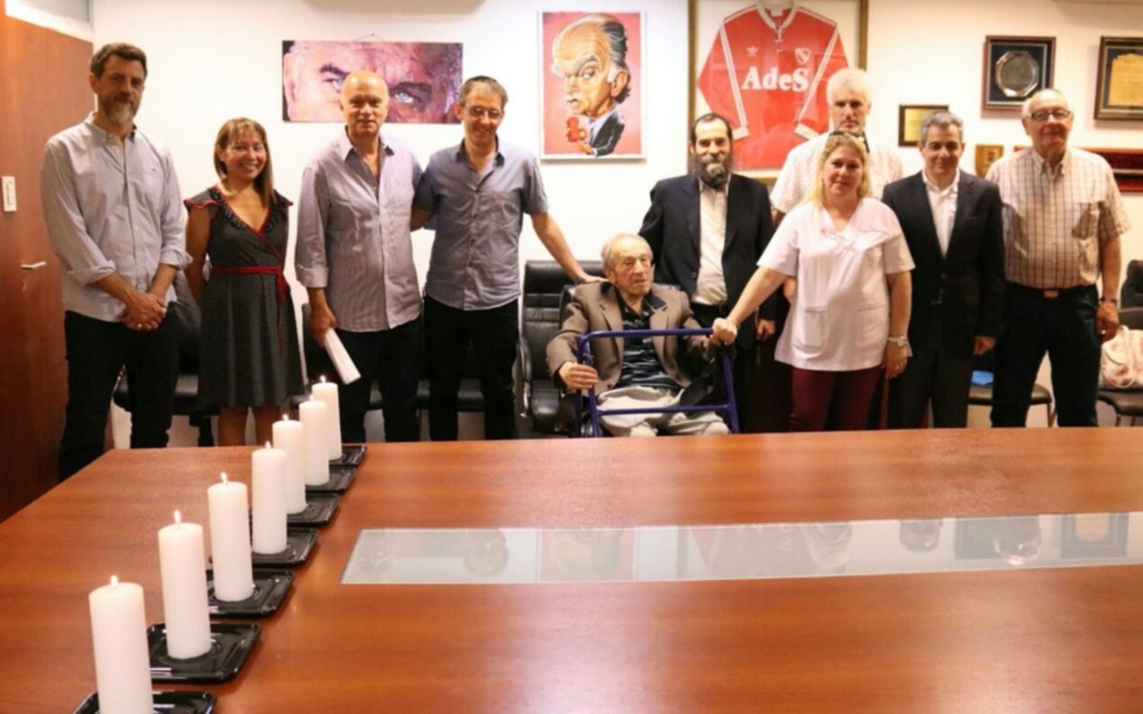 Junto a vecinos de la comunidad judía, Grindetti homenajeó a las Víctimas del Holocausto