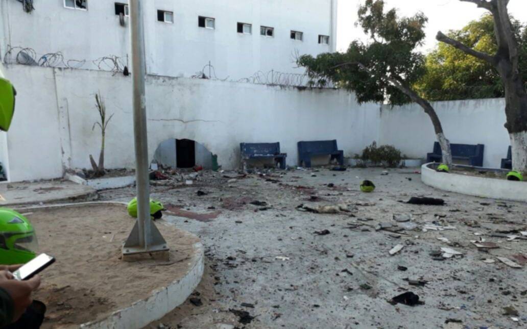 Tres policías muertos y 17 heridos en un atentado en Colombia