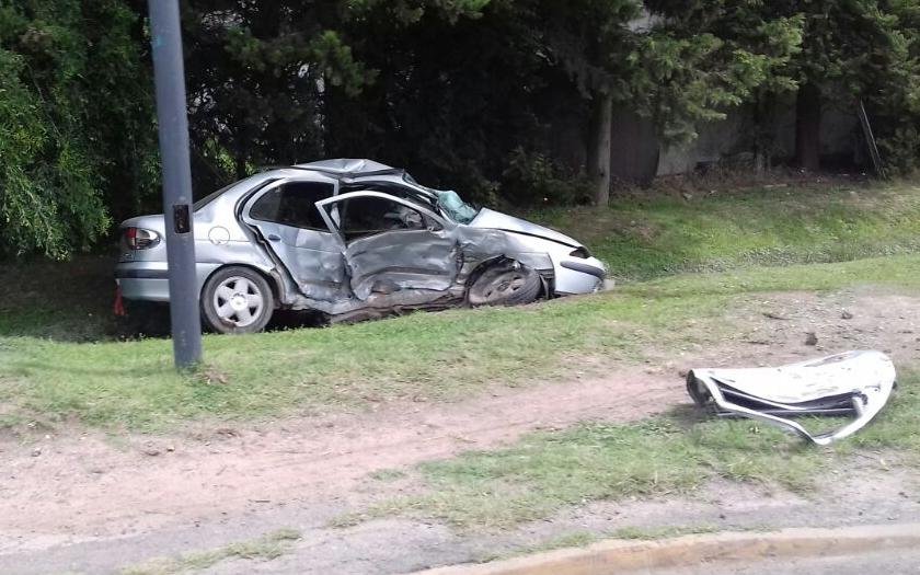 Dos jóvenes murieron por un tremendo choque entre dos automóviles en Olmos