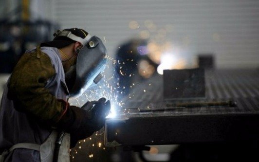 Pequeños y medianos empresarios no descartan despedir empleados para pagar la luz