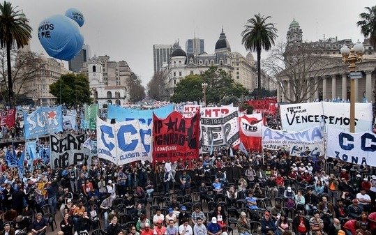 Movimientos sociales anticipan que febrero y marzo serán meses "movidos"