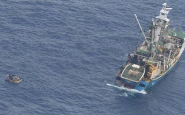 Encontraron a siete personas que estuvieron a la deriva una semana en medio del Pacífico