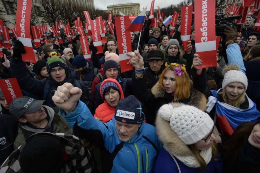 Reprimen nuevas protestas contra Putin en Rusia y detienen a un líder opositor