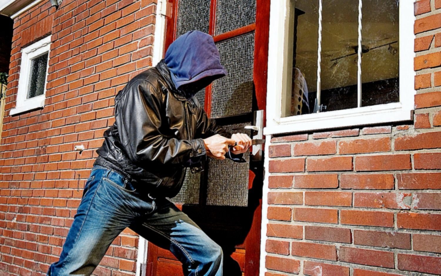 Los “escruchantes”, ladrones en temporada alta mientras la Ciudad piensa en vacaciones