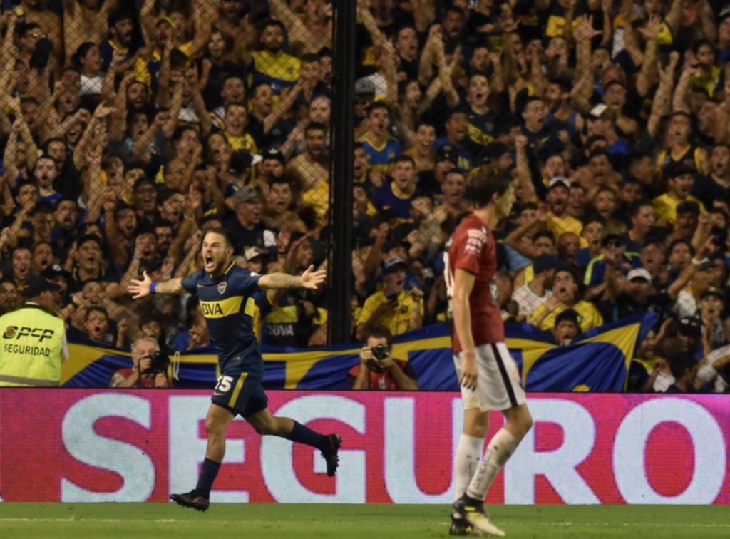 El Mellizo se ilusiona con Tevez y el nivel del uruguayo Nández