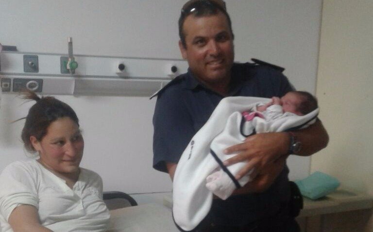 En Mar del Plata policías ayudaron  a una mujer a dar a luz