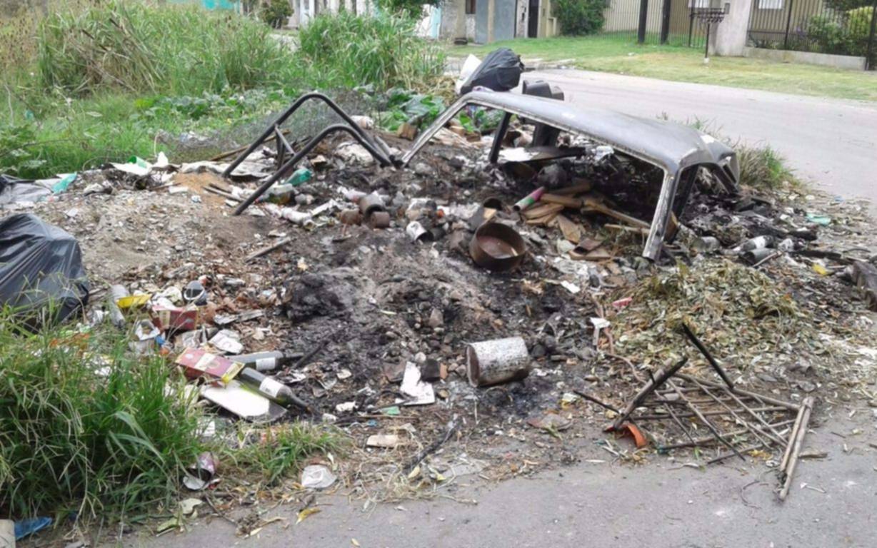 En sector de Villa Elvira reclaman urgente mantenimiento de la vía pública