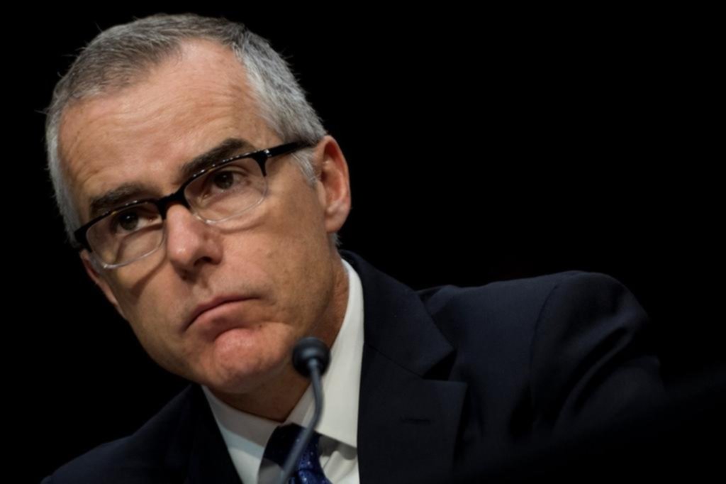 Bajo presión, el número dos del FBI deja su cargo