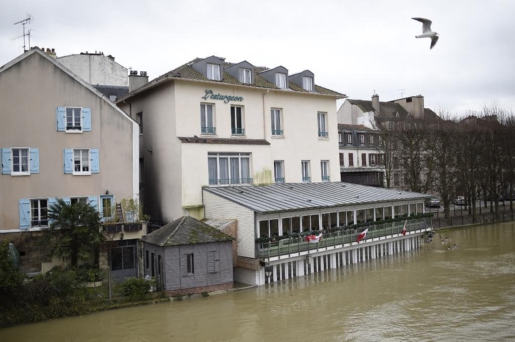 París en alerta por la crecida del río Sena
