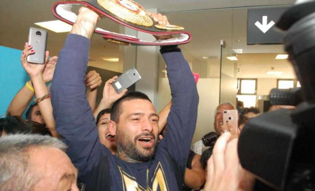 Trelew recibió con una fiesta popular a su campeón mundial, Lucas Matthysse