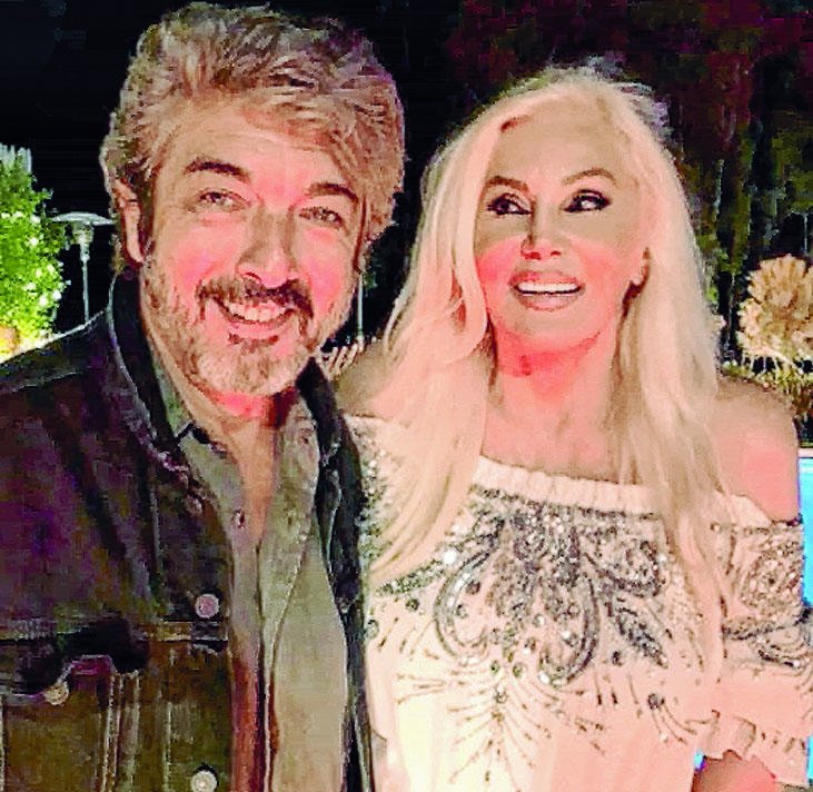 ¡Flor de regalito para Susana!: Moyano, el invitado sorpresa
