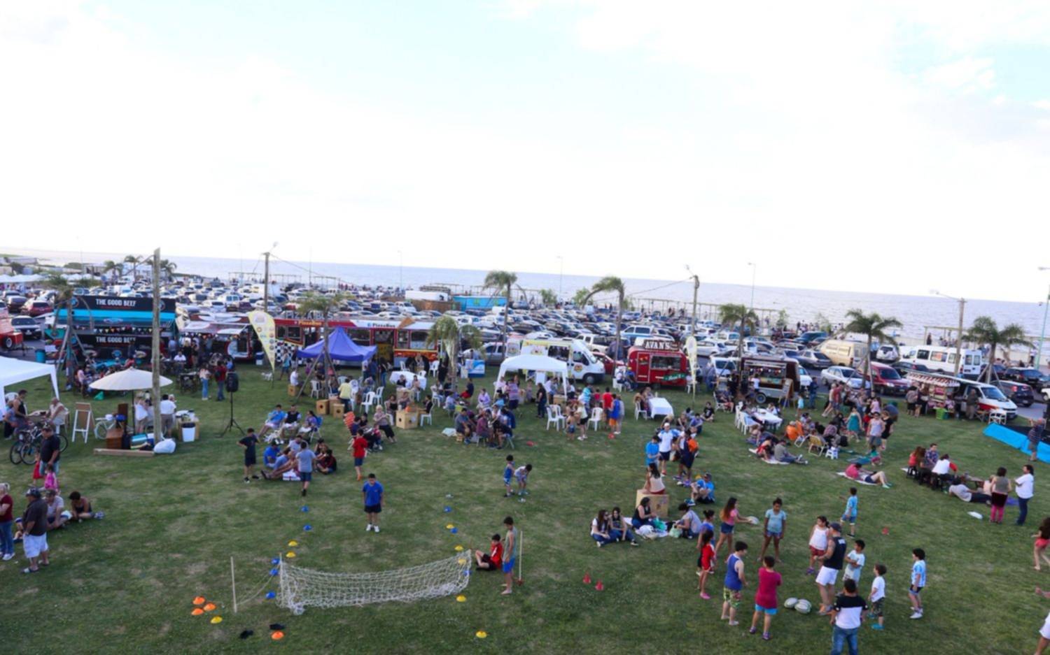 Festival gastronómico y feria de productores en la costa de Hudson