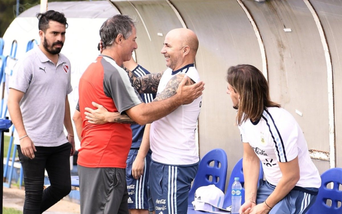 Sampaoli estuvo presente en el entrenamiento de Independiente