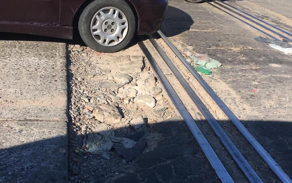 Destrucción del pavimento en el cruce de 120 y 527