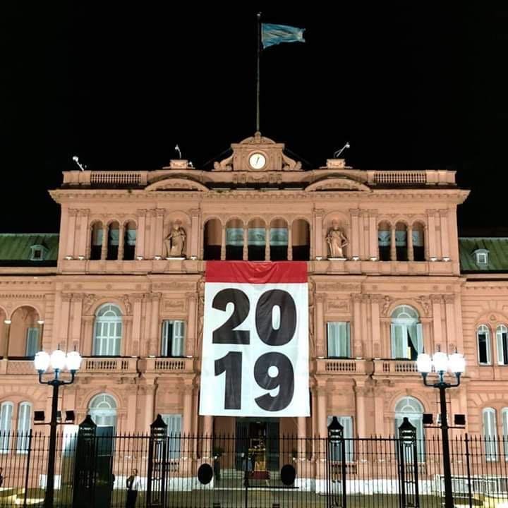 El Presidente pidió superar “los desafíos” y Cristina que sea un año “con mucho amor”