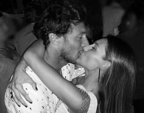 A puro beso, Pampita y Pico le dieron la bienvenida a 2019