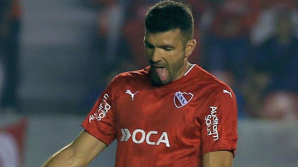 El peruano Cueva por Gigliotti, que se va a México