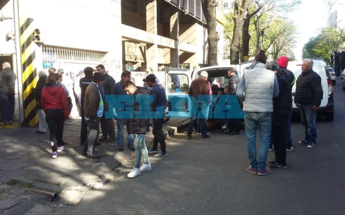 Un paro de transportistas complica la entrega de paquetes por el Correo Argentino