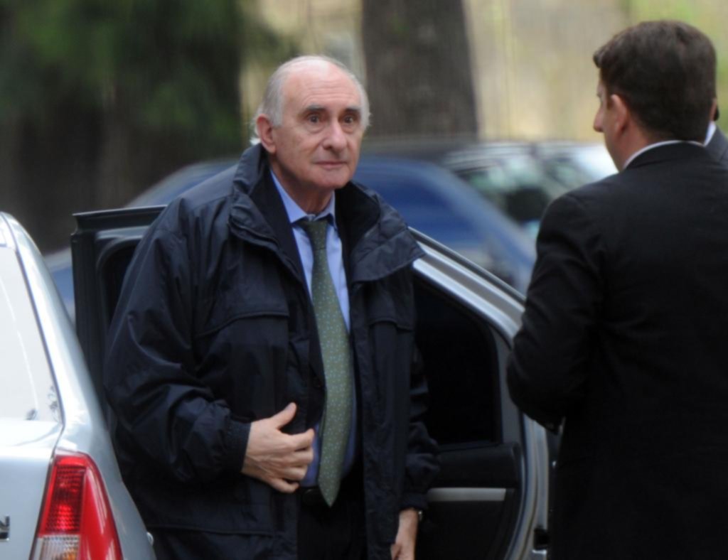 De la Rúa, internado en grave estado por una nueva complicación coronaria