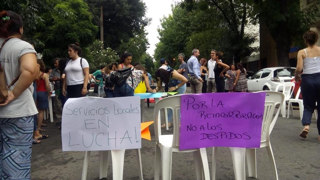 Protesta y denuncia de despidos en la dirección de Niñez municipal
