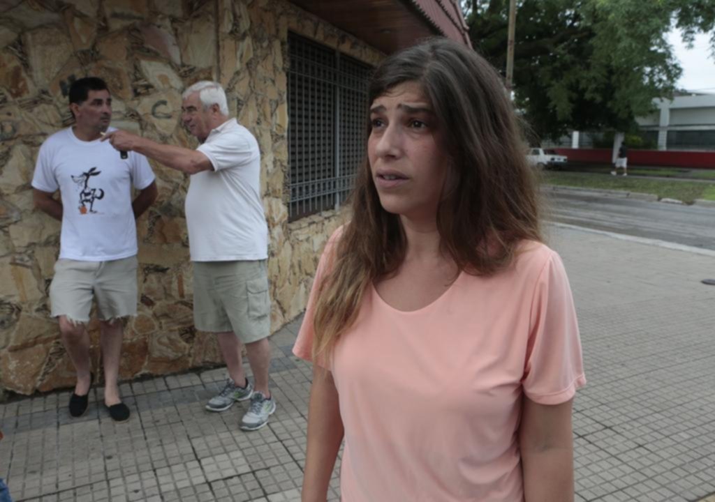 Shock y sorpresa en el barrio: “Vimos a un hombre tirado en la calle y a otro apuntándole”