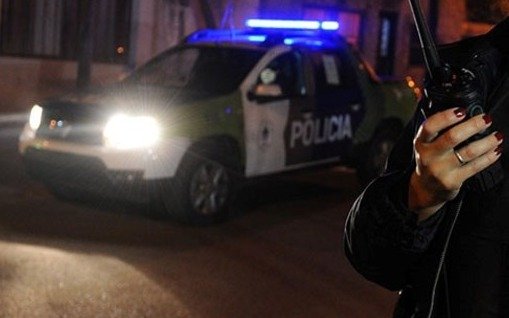 Apartan a subcomisario de la Bonaerense, acusado de intentar besar a la fuerza a una oficial