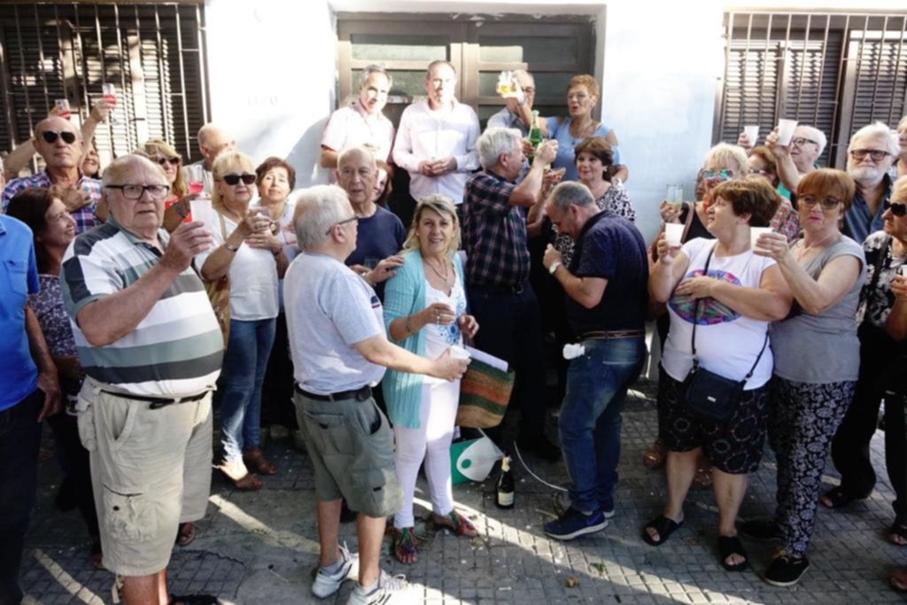 El club Progresista de La Loma empezó a renacer con un emotivo abrazo