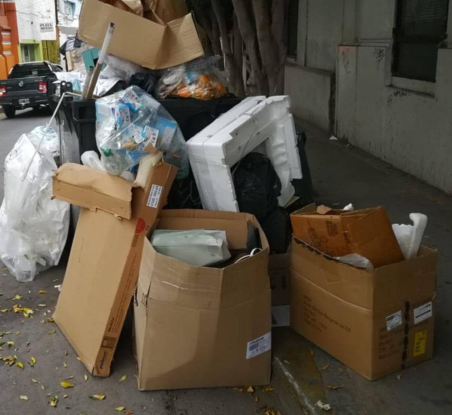 En Villa Elvira hace diez días que no se levanta la basura