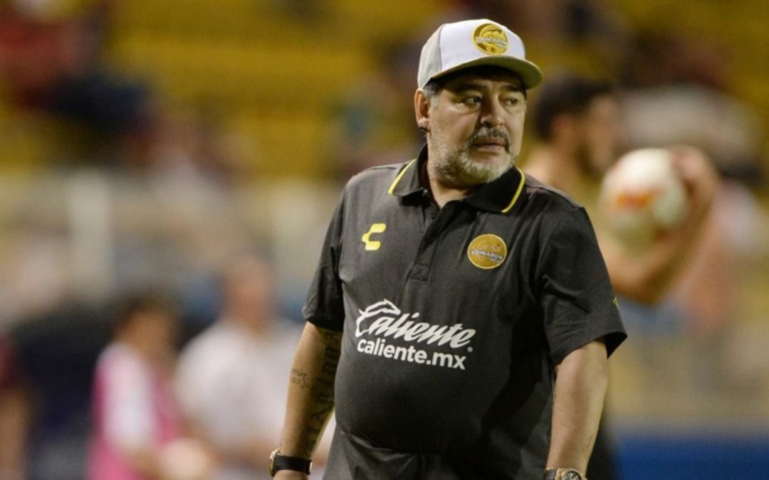 Maradona fue dado de alta tras pasar unas horas internado en la Clínica Olivos