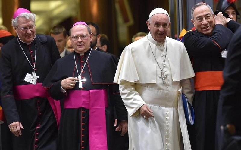 El Vaticano investiga por abuso a un obispo argentino