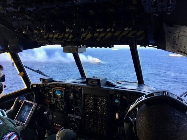 Operativo de rescate de un barco a la deriva con 3.500 autos Nissan a bordo