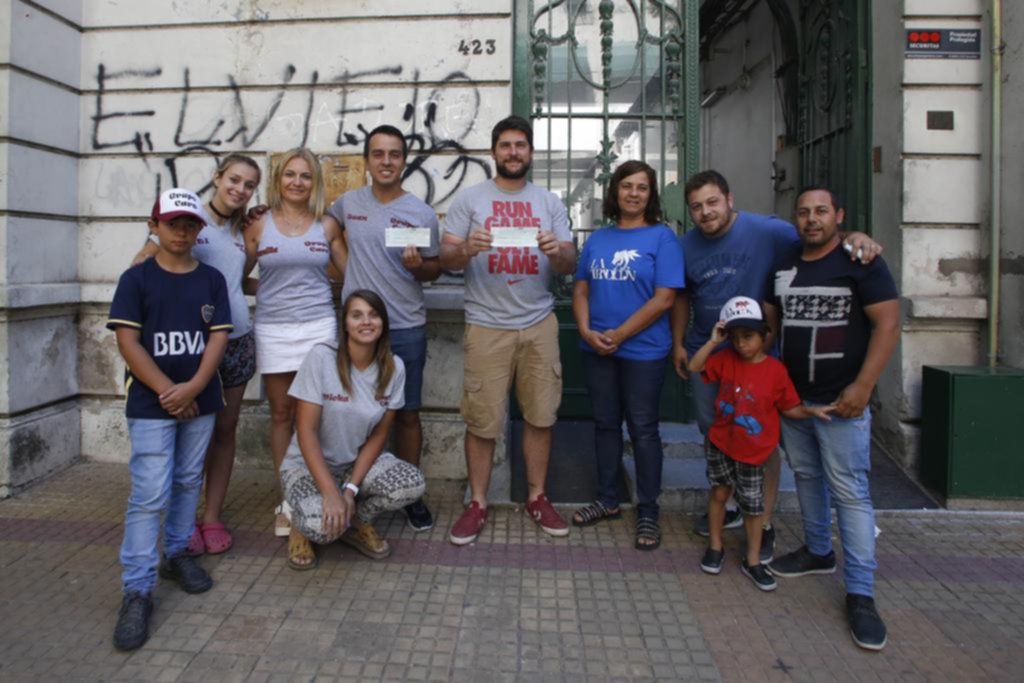 Los ganadores del concurso de los muñecos de FM Exito