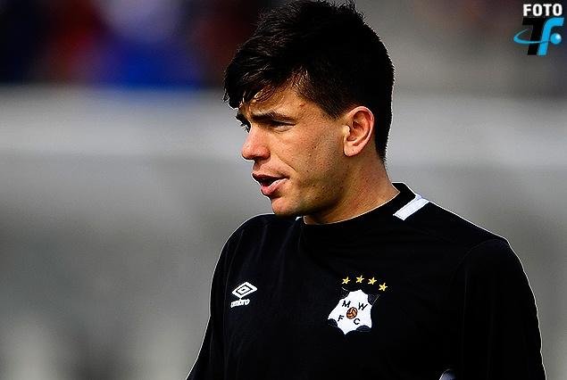 Castro llegó a La Plata, se hizo la revisión médica y hoy se entrenará con el plantel