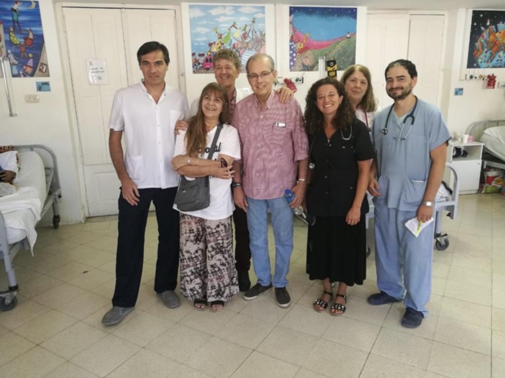 Los Reyes Magos y el Profesor Sabella, de visita en el hospital