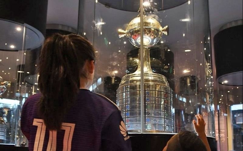 La Copa se mira y se toca: ya se expone en el Museo de River