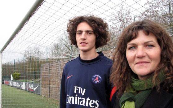 El nuevo jugador del Barcelona que tiene como representante a su madre
