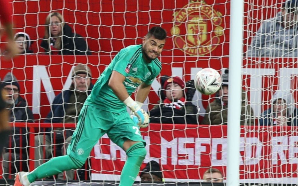 "Chiquito" Romero fue titular y figura en la victoria del United por la FA Cup