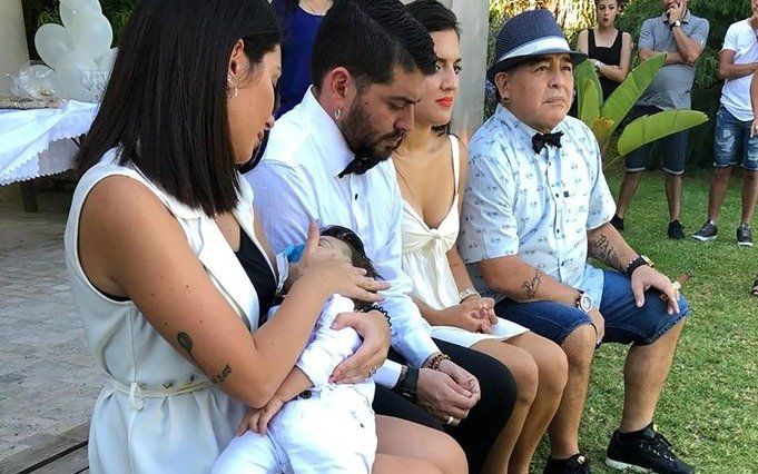Tras la internación, Maradona asistió al bautismo de su nieto Dieguito Matías