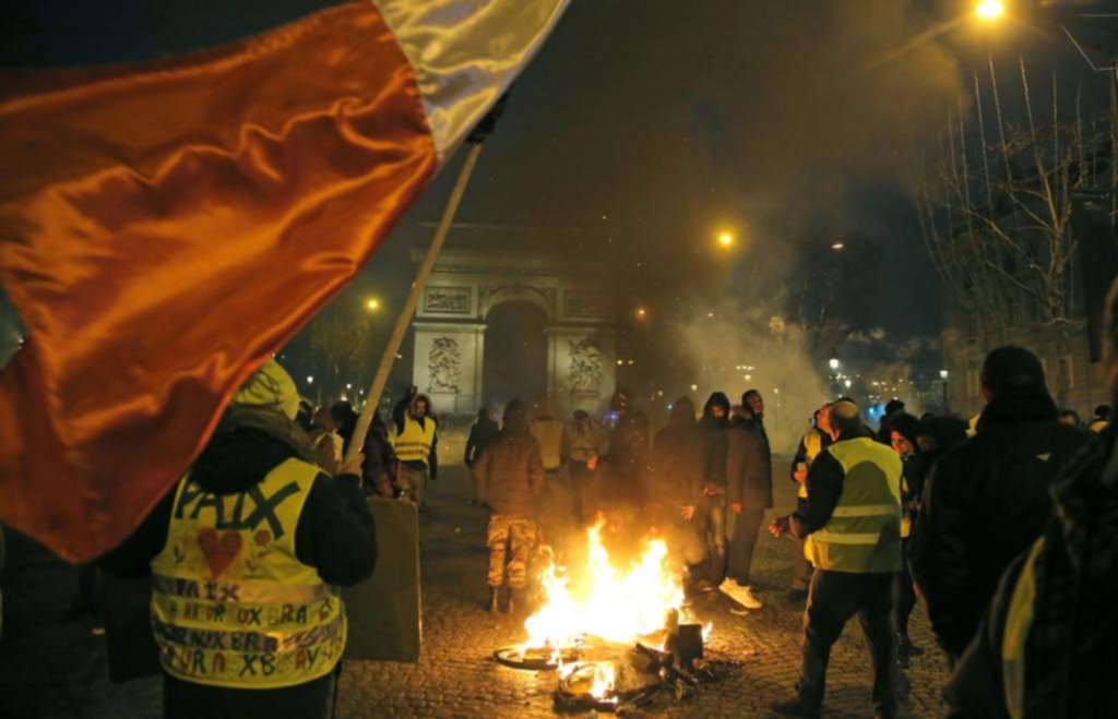 Volvieron los chalecos amarillos y para Macron es un ataque a la República