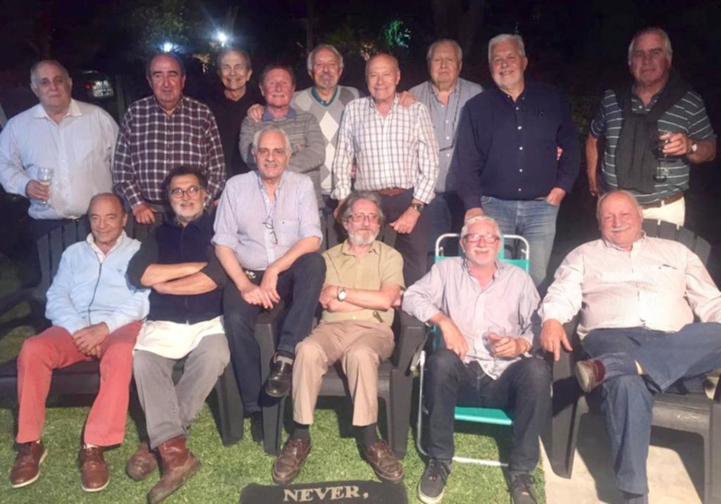 El reencuentro se dio con un rico asado de camaradería