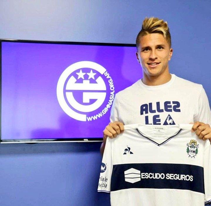 Firmó Gianluca Simeone y se complica el regreso de Alemán