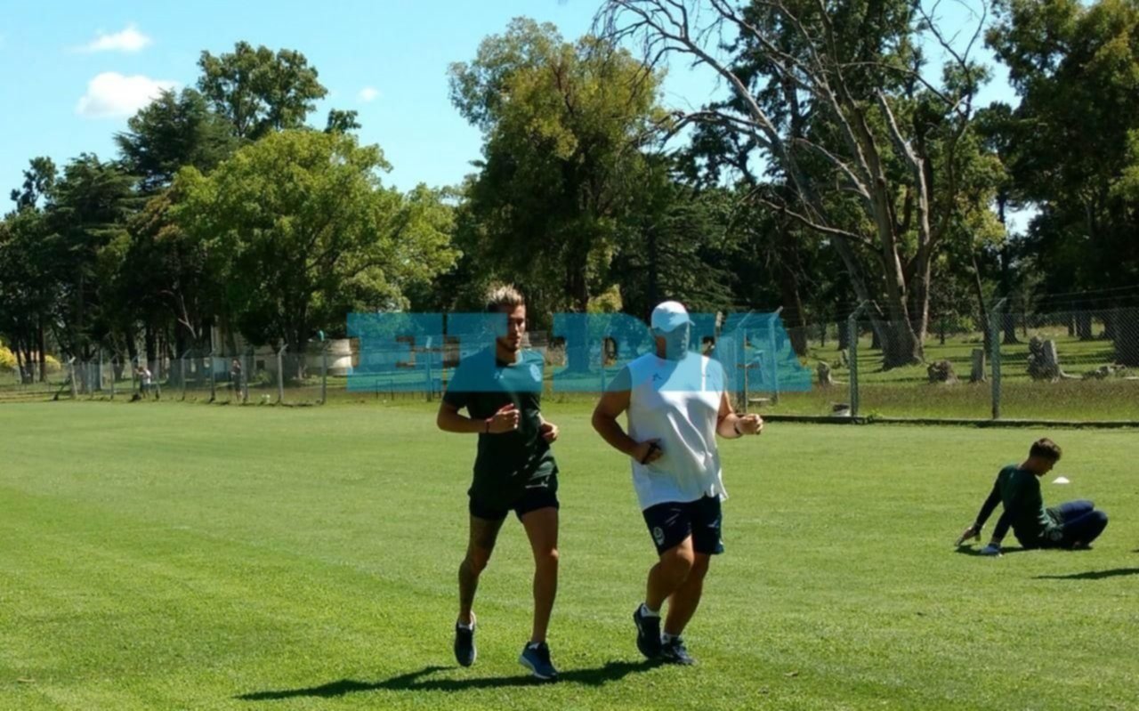 Nuevo día de pretemporada, con Piovi trotando en campo