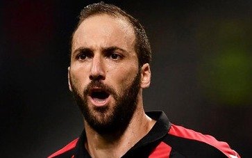 Después de solo seis meses, Higuaín empieza a despedirse del Milan