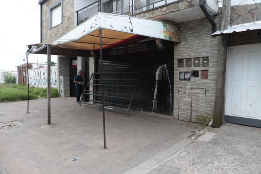 Comerciante chino resistió un asalto y recibió 2 tiros frente a su hija de 8 años