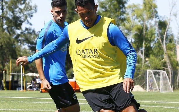 Tevez habló de todo y afirmó: "Voy a hacerme un poco cargo del equipo"