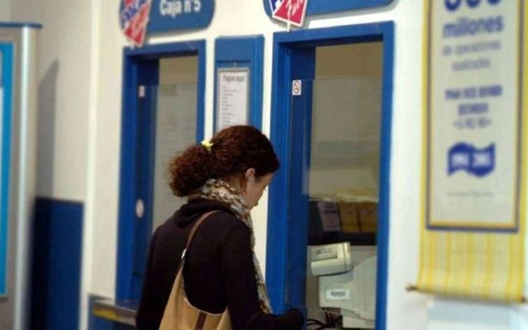 ¿Pagar los servicios en efectivo podría tener un costo adicional?